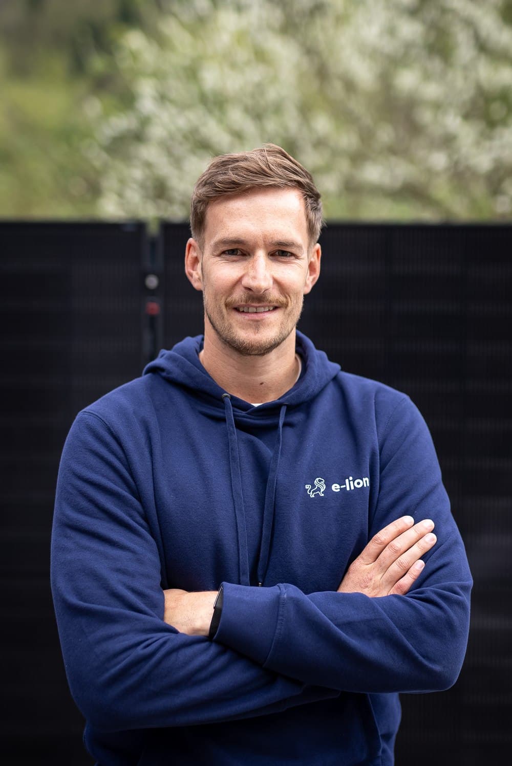 Philipp Fuchs im e-lion Hoodie
